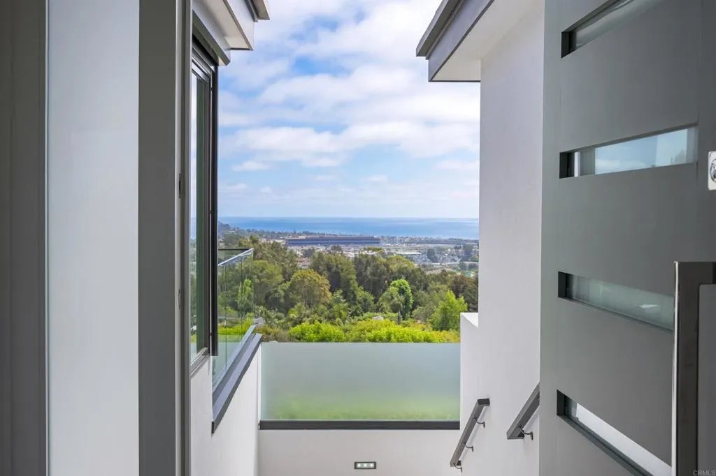 1110 Solana Drive, Del Mar, California 92014 home-pic-3