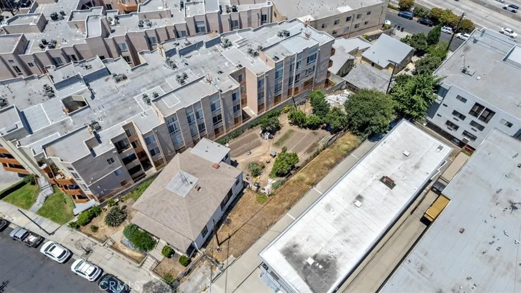 811 N Bunker Hill Avenue, Los Angeles, California 90012 home-pic-4