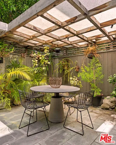 853 S Bundy Drive, Los Angeles, California 90049