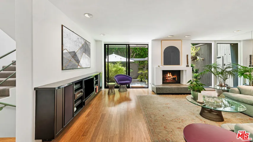 853 S Bundy Drive, Los Angeles, California 90049