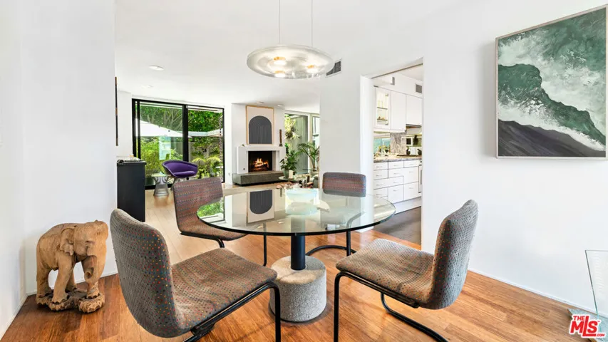 853 S Bundy Drive, Los Angeles, California 90049