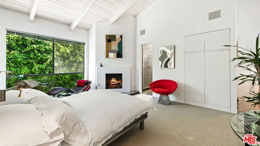 853 S Bundy Drive, Los Angeles, California 90049