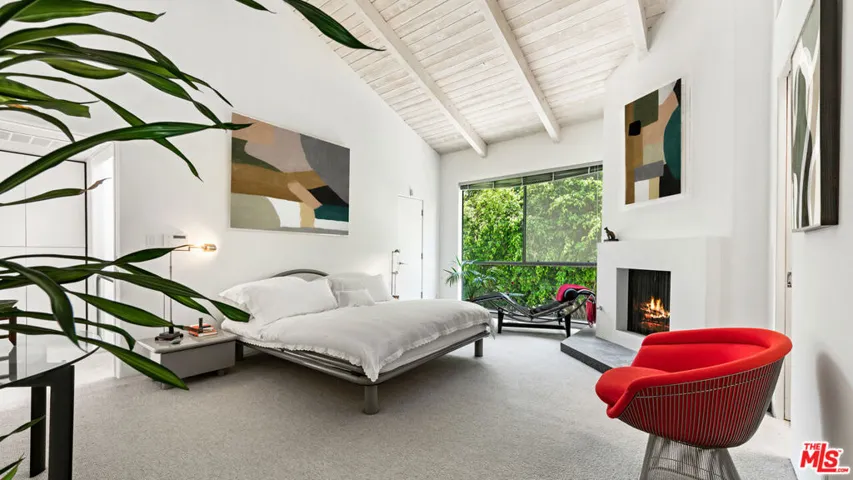 853 S Bundy Drive, Los Angeles, California 90049