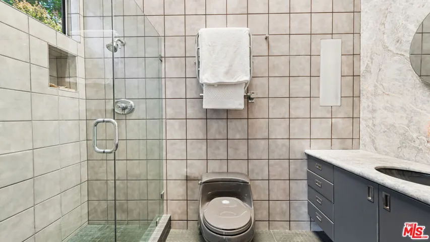 853 S Bundy Drive, Los Angeles, California 90049