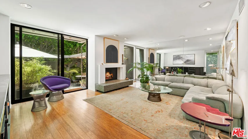 853 S Bundy Drive, Los Angeles, California 90049