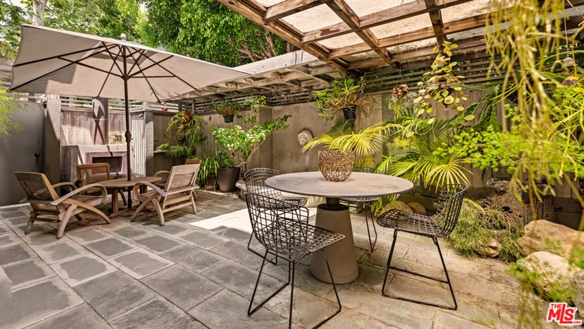 853 S Bundy Drive, Los Angeles, California 90049