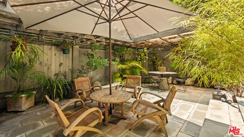 853 S Bundy Drive, Los Angeles, California 90049