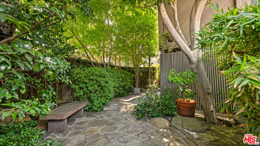 853 S Bundy Drive, Los Angeles, California 90049