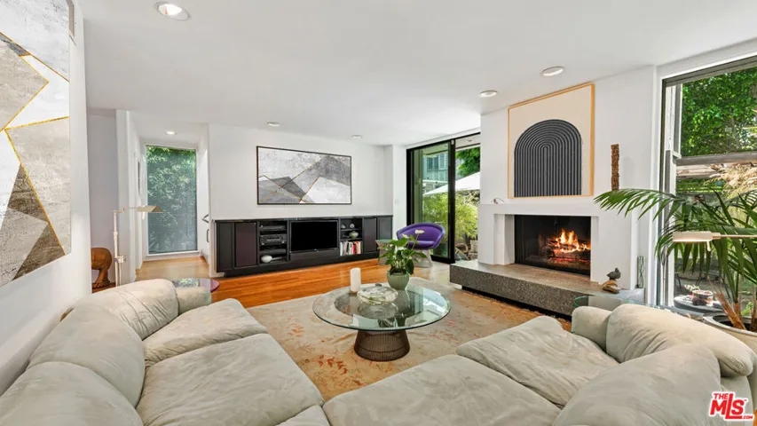 853 S Bundy Drive, Los Angeles, California 90049
