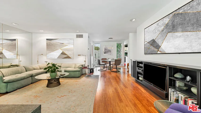 853 S Bundy Drive, Los Angeles, California 90049
