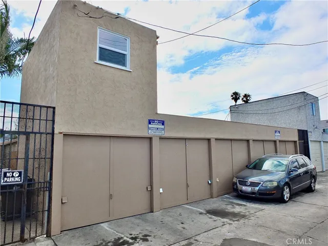 1727 Pine Avenue, Long Beach, California 90813