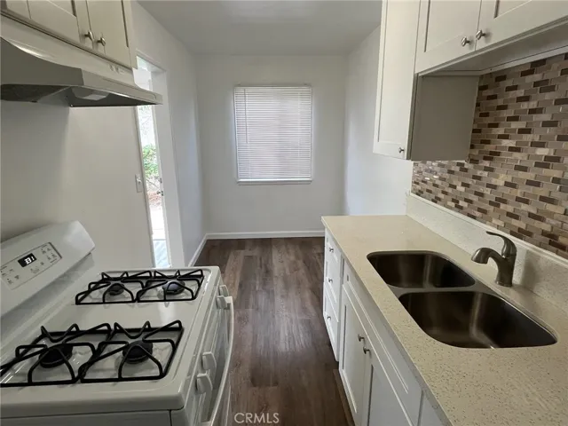 1727 Pine Avenue, Long Beach, California 90813