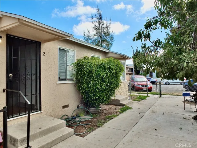1727 Pine Avenue, Long Beach, California 90813