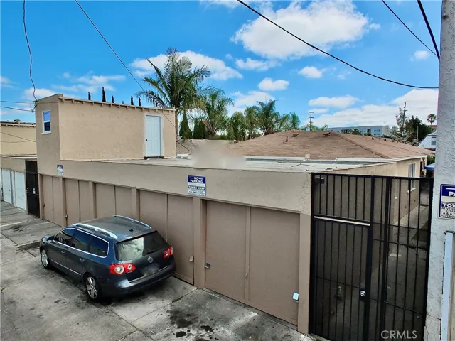 1727 Pine Avenue, Long Beach, California 90813