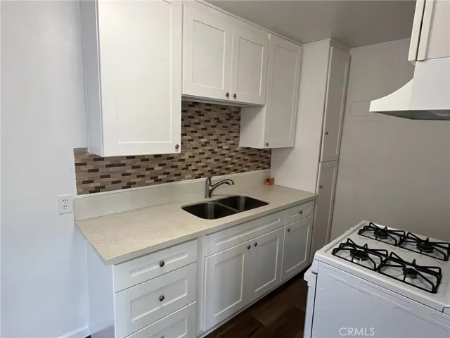 1727 Pine Avenue, Long Beach, California 90813