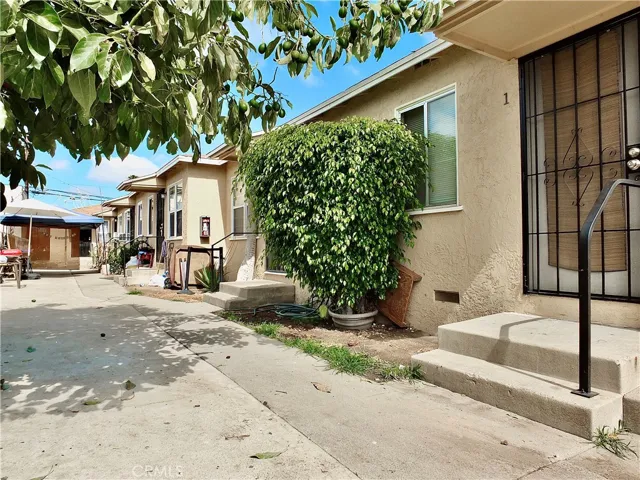 1727 Pine Avenue, Long Beach, California 90813