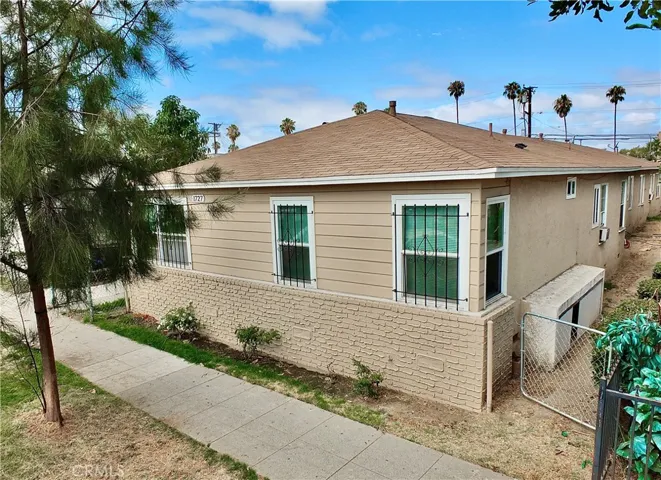 1727 Pine Avenue, Long Beach, California 90813