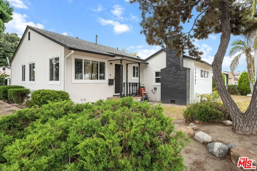 11437 Fairford Avenue, Norwalk, California 90650, 3 Bedrooms Bedrooms, ,2 BathroomsBathrooms,Residential,For Sale,Fairford,25568033
