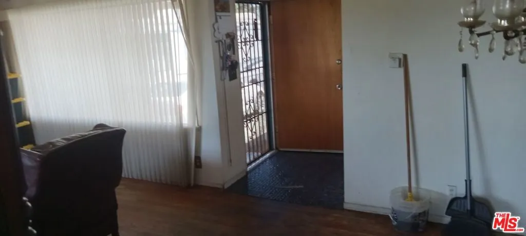 2308 W 117th Street, Hawthorne, California 90250 home-pic-1