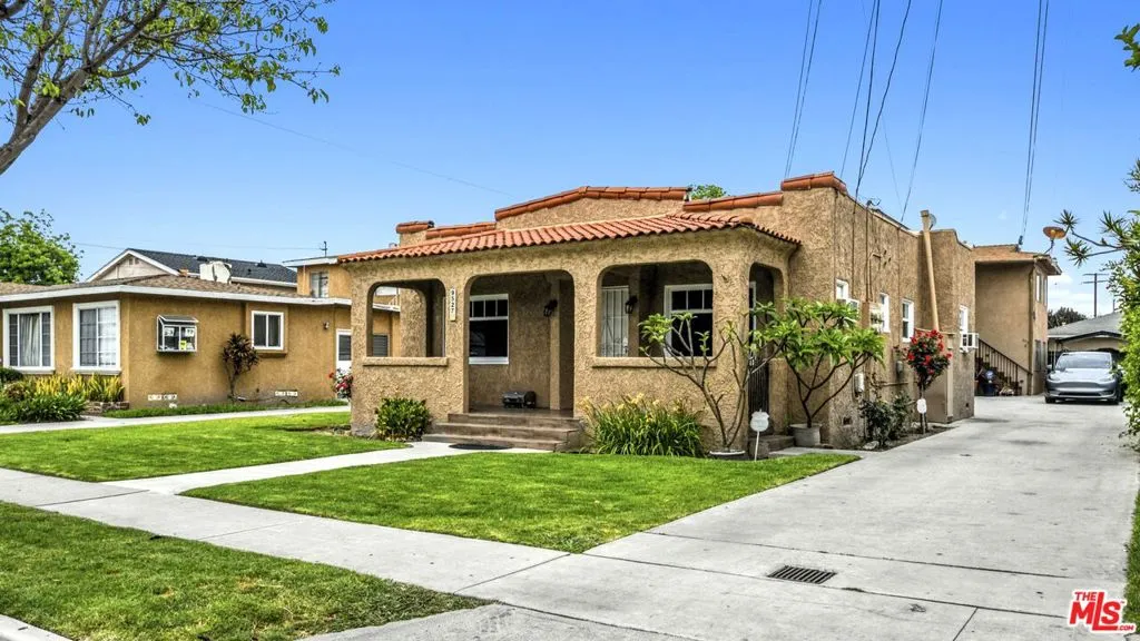 9527 Los Angeles Street, Bellflower, California 90706, 8 Bedrooms Bedrooms, ,4 BathroomsBathrooms,Residential Income,For Sale,Los Angeles,25568281