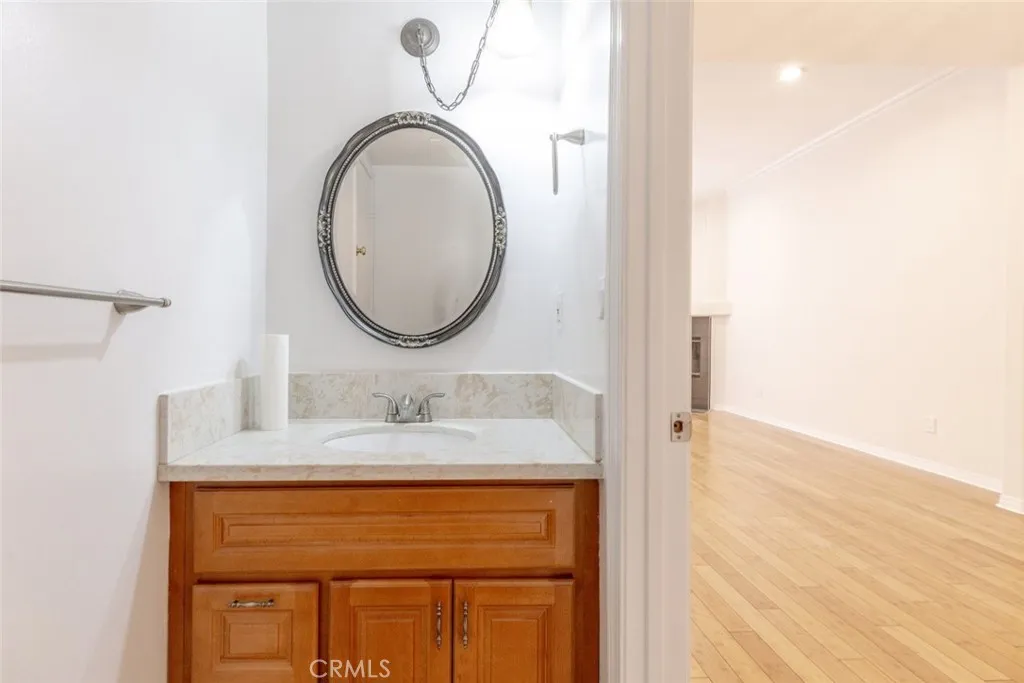 7020 Lennox Avenue 3a, Van Nuys, California 91405 home-pic-20