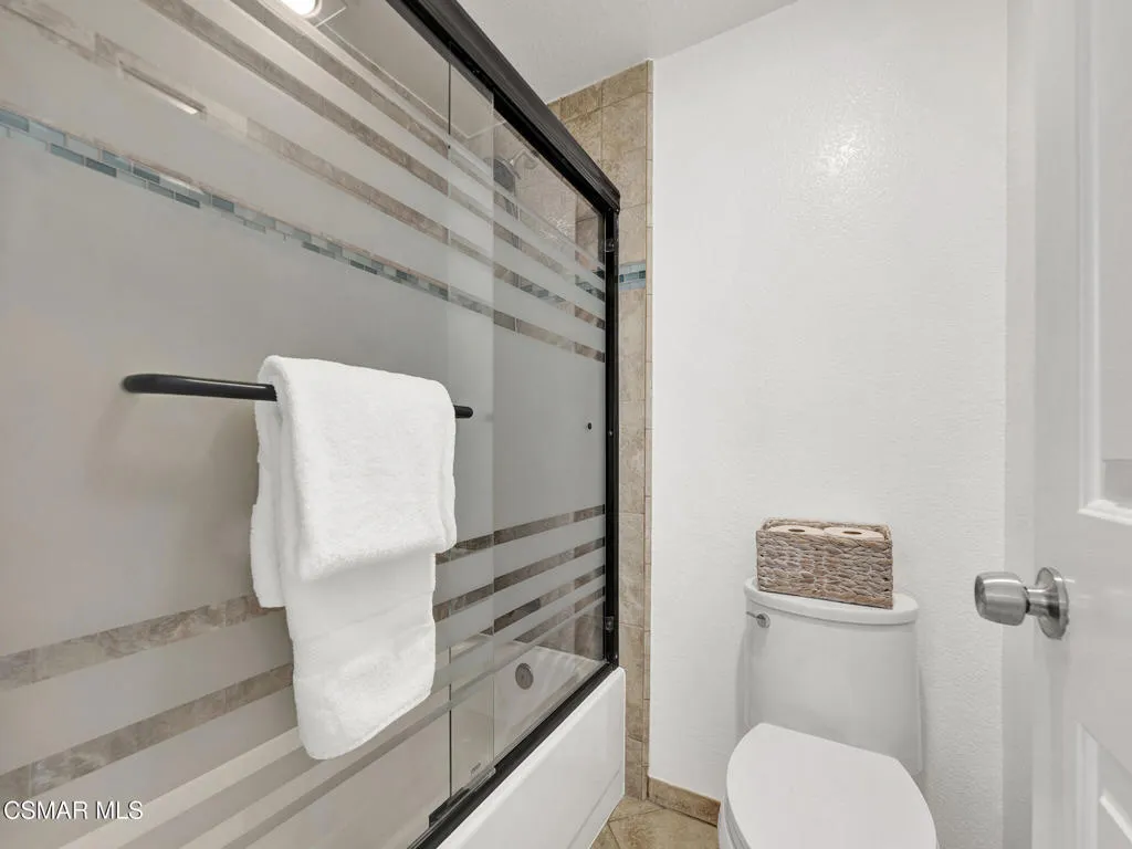 5837 Oak Bend Ln 307, Oak Park, California 91377 home-pic-16