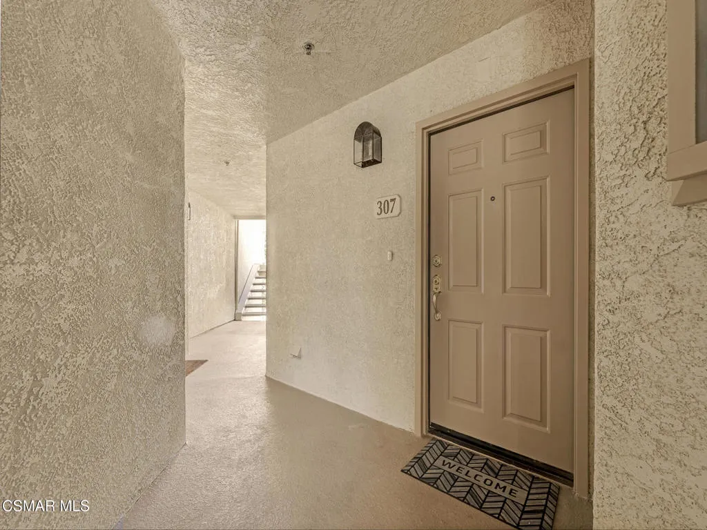 5837 Oak Bend Ln 307, Oak Park, California 91377 home-pic-54