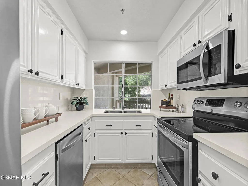5837 Oak Bend Ln 307, Oak Park, California 91377 home-pic-8