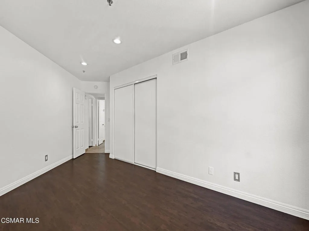 5837 Oak Bend Ln 307, Oak Park, California 91377 home-pic-13