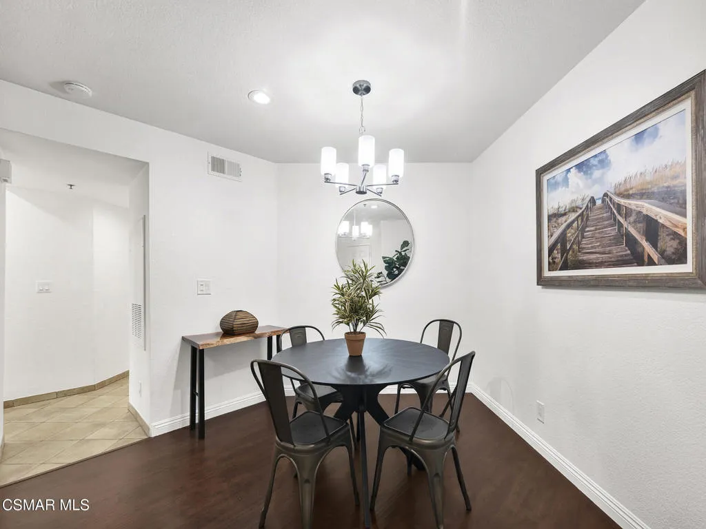 5837 Oak Bend Ln 307, Oak Park, California 91377 home-pic-4