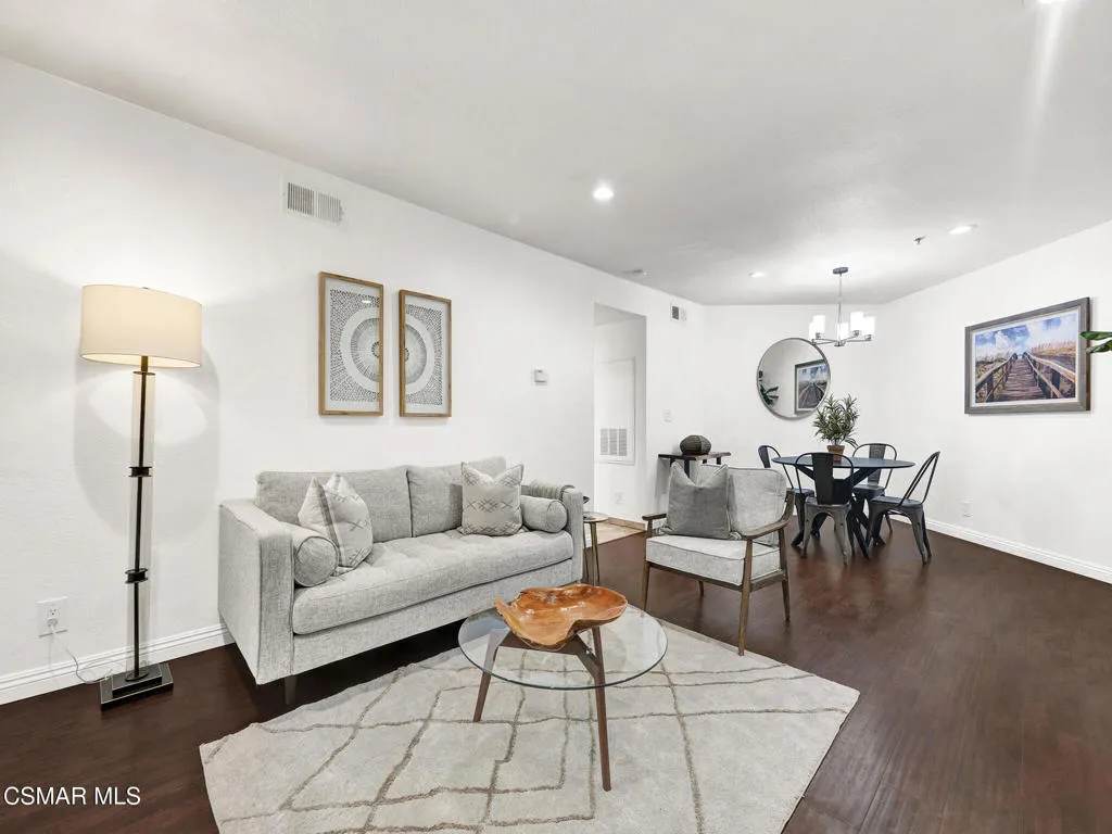 5837 Oak Bend Ln 307, Oak Park, California 91377 home-pic-3
