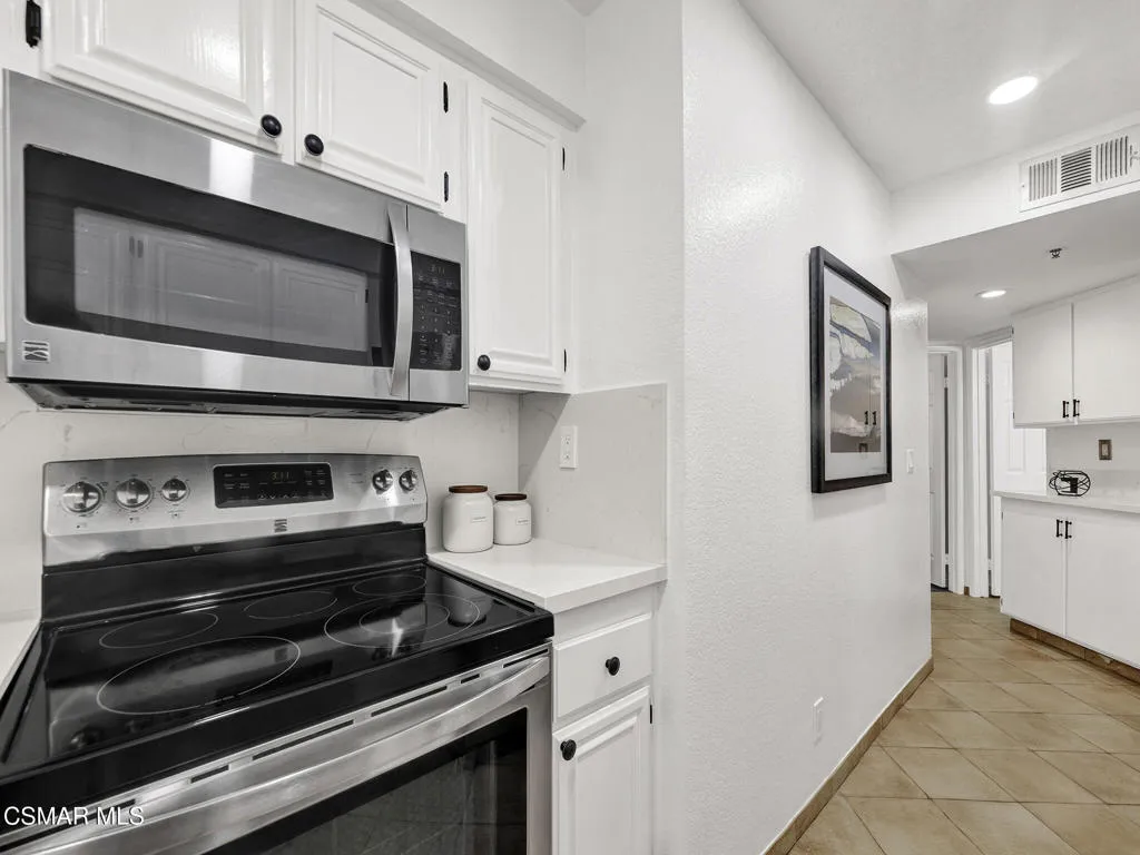 5837 Oak Bend Ln 307, Oak Park, California 91377 home-pic-10