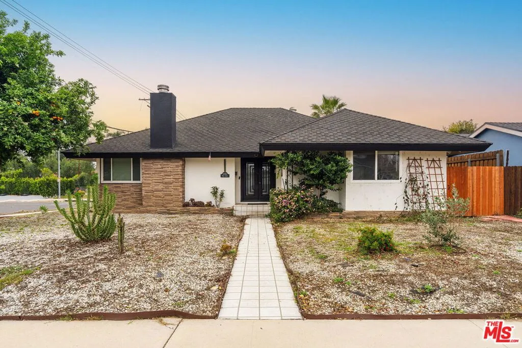 8901 Rubio Avenue, North Hills, California 91343, 3 Bedrooms Bedrooms, ,2 BathroomsBathrooms,Residential,For Sale,Rubio,25568271