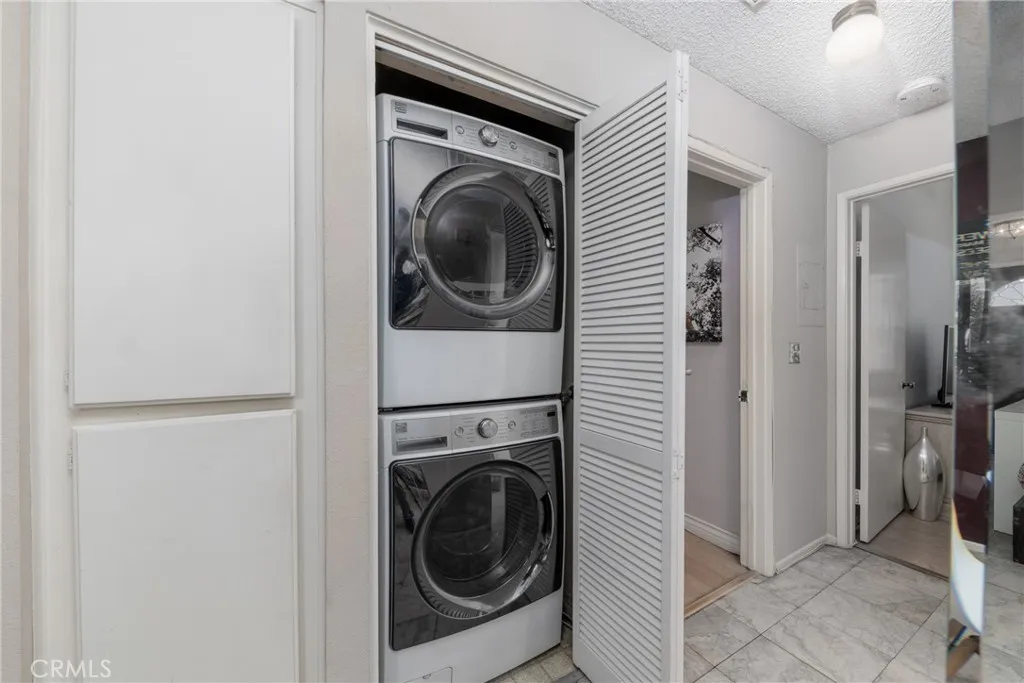 7301 Balboa Boulevard 8, Van Nuys, California 91406 home-pic-12