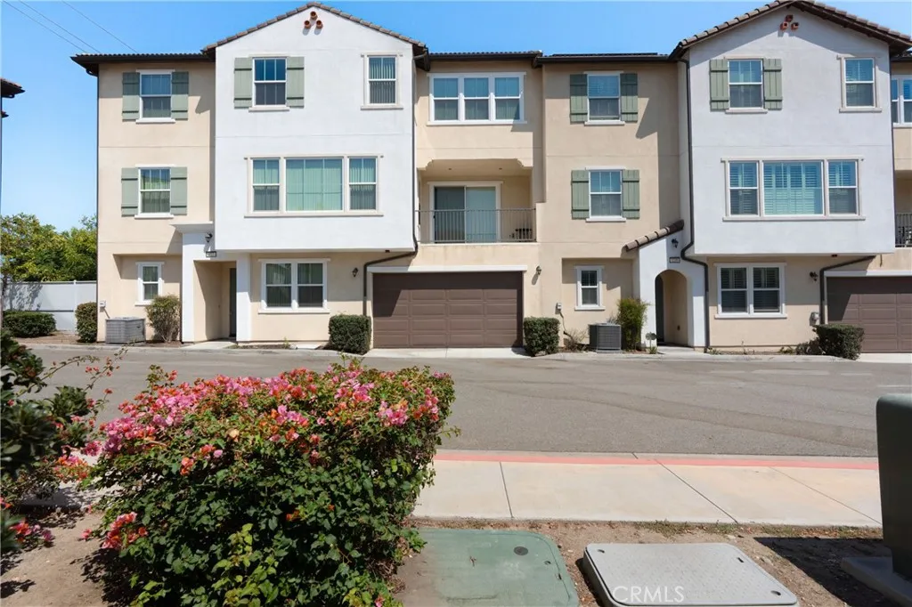 227 Promenade Street, Pomona, California 91767, 3 Bedrooms Bedrooms, ,4 BathroomsBathrooms,Residential,For Sale,Promenade,AR25164847