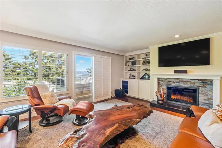 11 Skyline, Monterey, California 93940