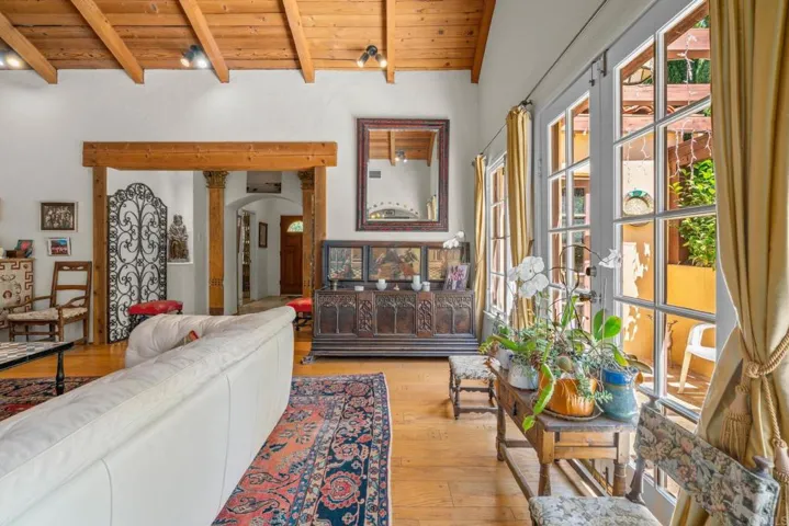 1607 N Gardner Street, Los Angeles, California 90046