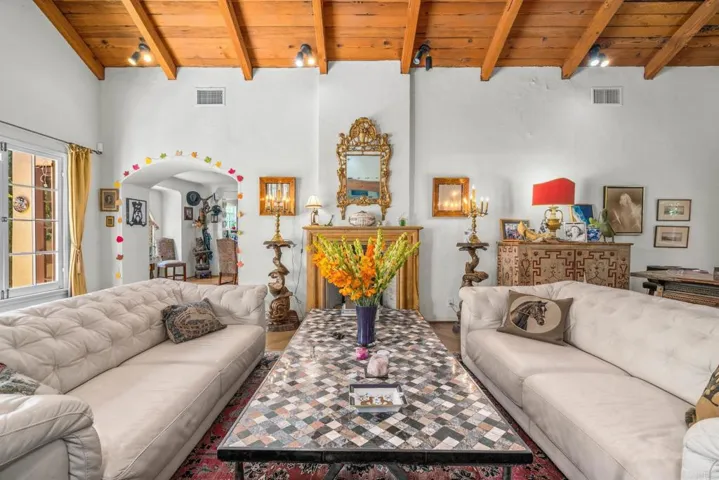 1607 N Gardner Street, Los Angeles, California 90046