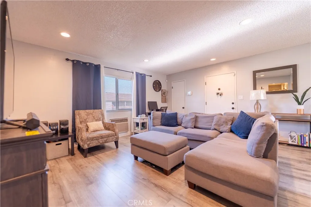 7260 Richfield Street 318, Paramount, California 90723, 3 Bedrooms Bedrooms, ,2 BathroomsBathrooms,Residential,For Sale,Richfield,CV25163893
