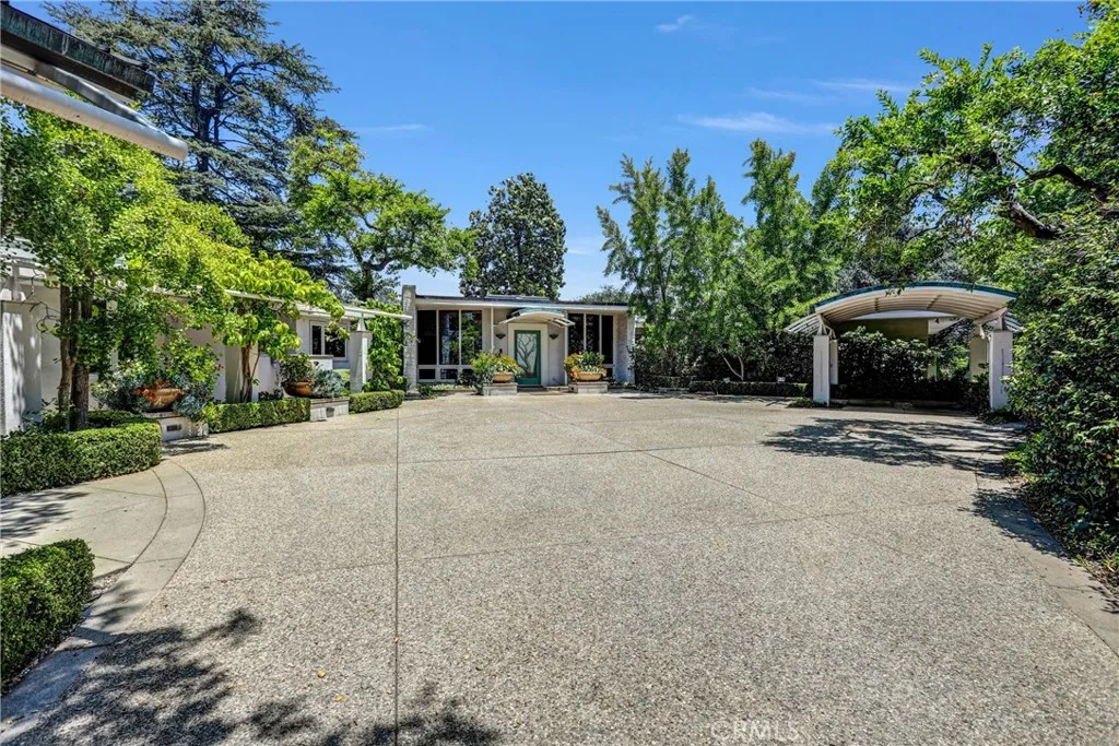 935 Hillcrest Place, Pasadena, California 91106, 6 Bedrooms Bedrooms, ,9 BathroomsBathrooms,Residential,For Sale,Hillcrest,WS25164394