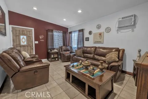 11609 208th Street, Lakewood, California 90715 home-pic-11