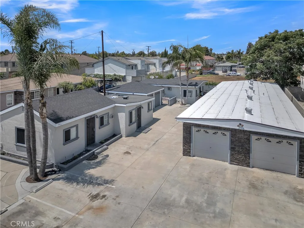 11609 208th Street, Lakewood, California 90715 home-pic-1