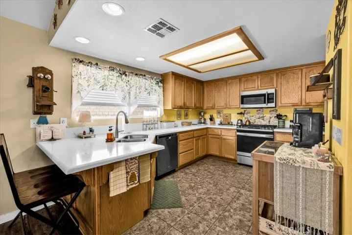 8593 Golden Meadow Drive, Yucca Valley, California 92284