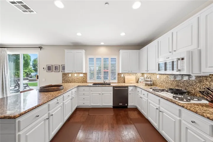 38236 Oak Bluff Lane, Murrieta, California 92562