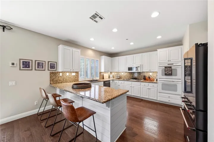 38236 Oak Bluff Lane, Murrieta, California 92562