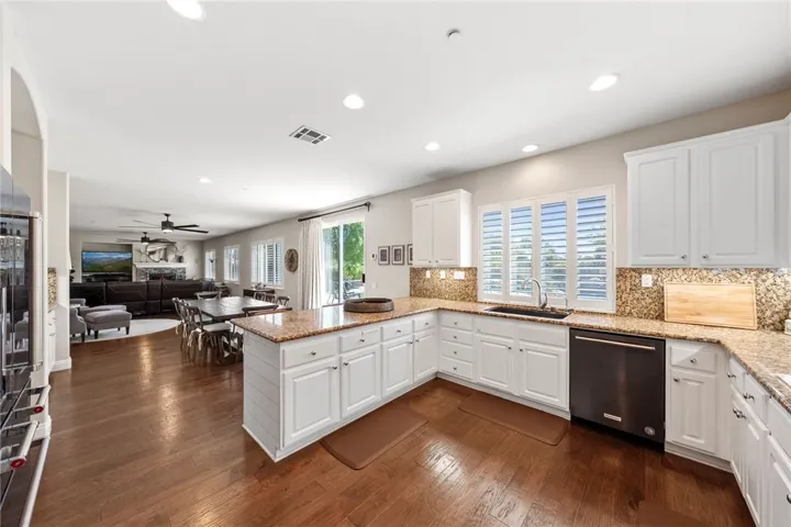 38236 Oak Bluff Lane, Murrieta, California 92562