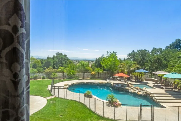 38236 Oak Bluff Lane, Murrieta, California 92562