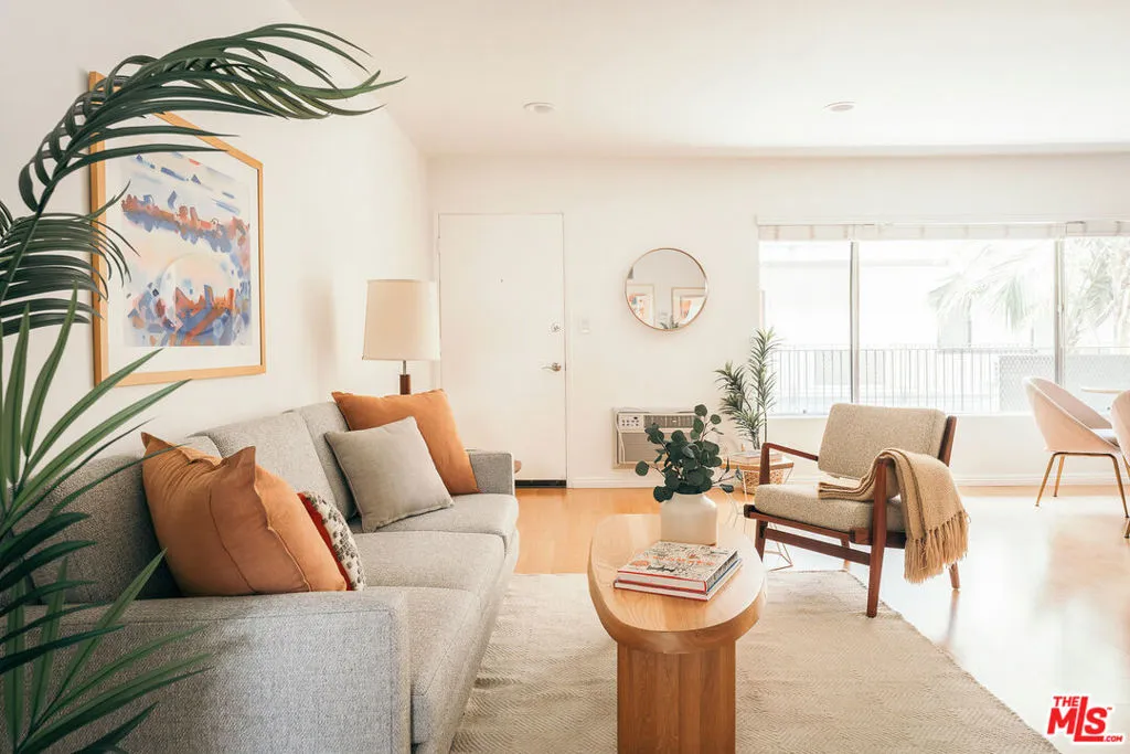 1930 N Vermont Avenue 207, Los Angeles, California 90027 home-pic-9