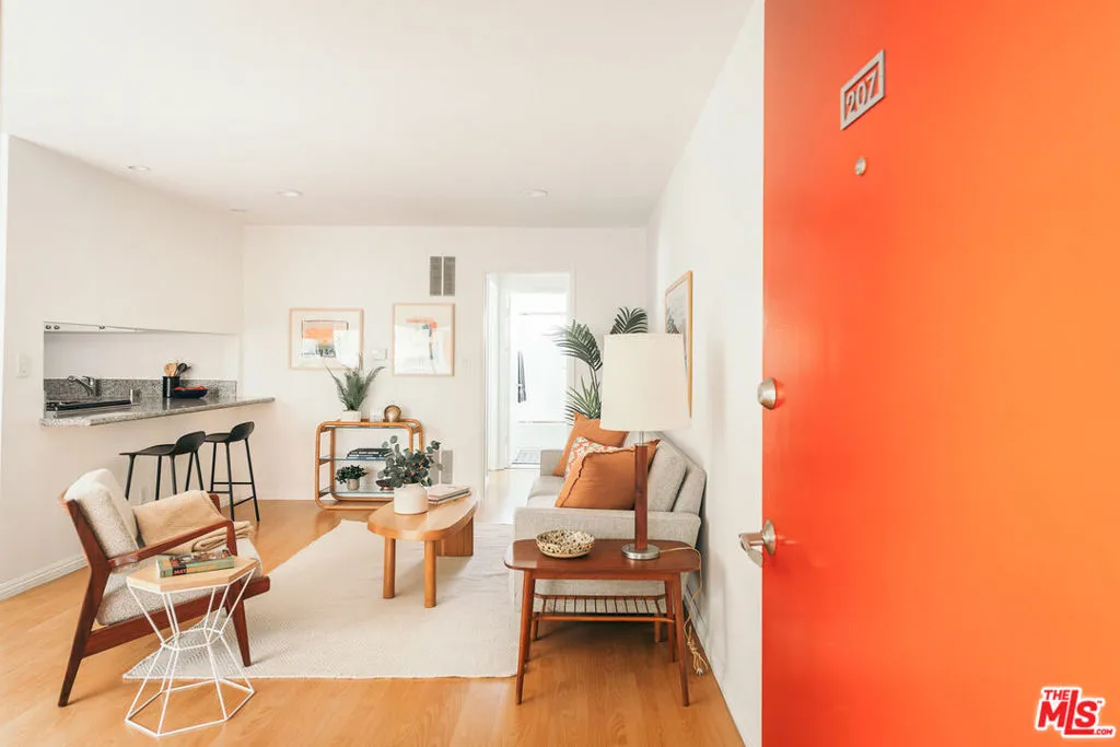 1930 N Vermont Avenue 207, Los Angeles, California 90027 home-pic-1