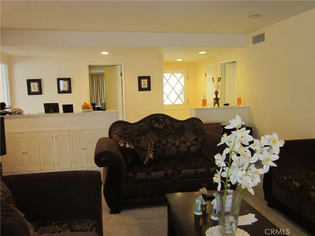 9931 Memory Park Avenue, None, California 91345 home-pic-15